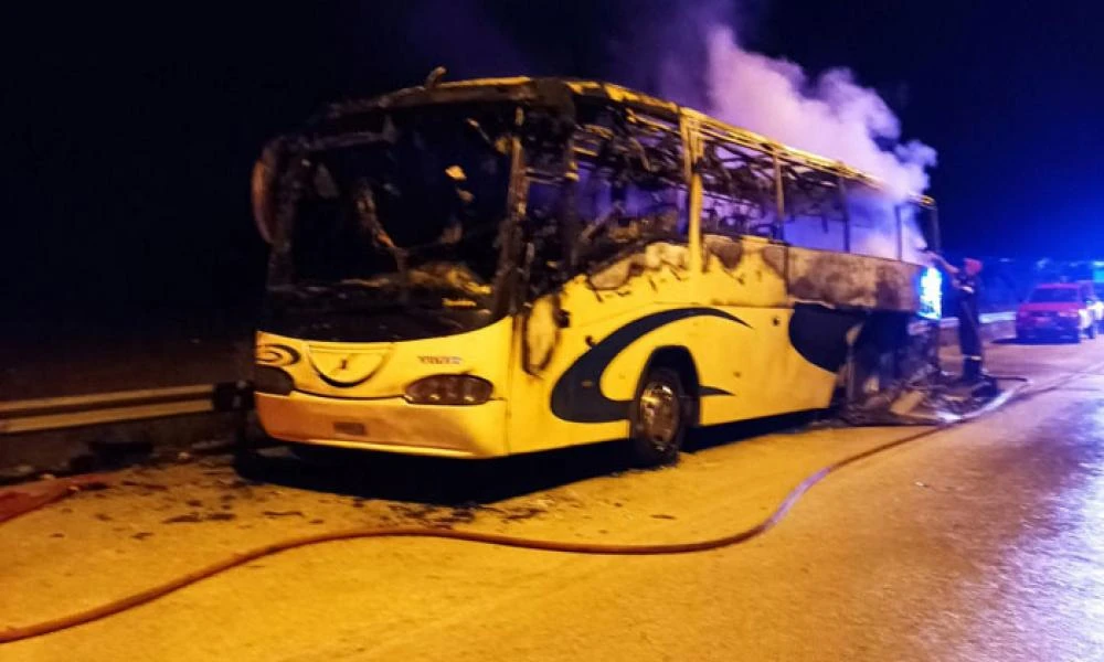 Εγνατία Οδός: Φωτιά έπιασε λεωφορείο με 40 επιβάτες- Περίμεναν μέσα στο χιόνι